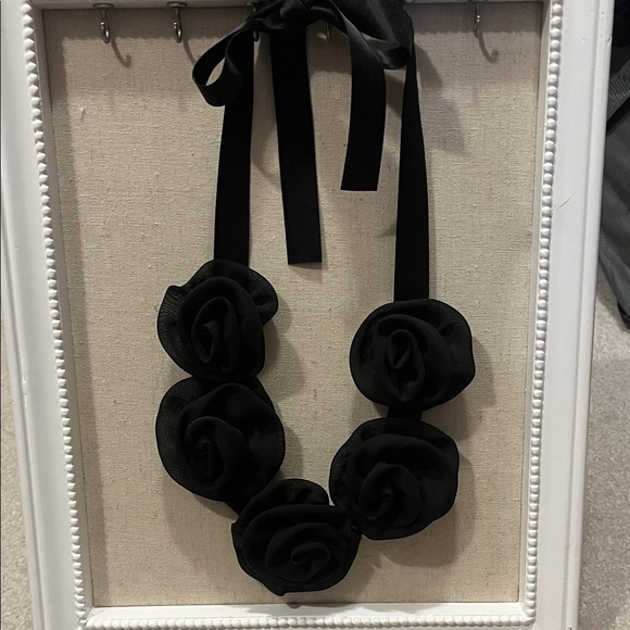 Jewelry - Black rose necklace
